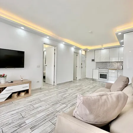 Torres De Yomely - M4g 플라야데라스아메리카스